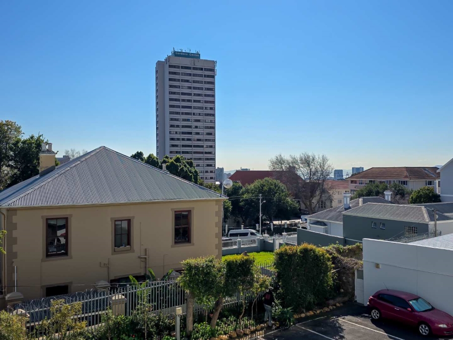 2 Bedroom Property for Sale in Oranjezicht Western Cape